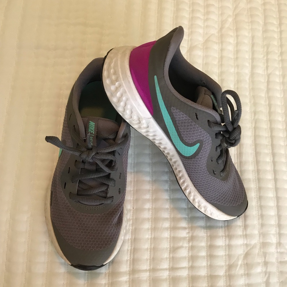 Girls Nike Revolution Running Shoes Big Kids 4 Sneakers